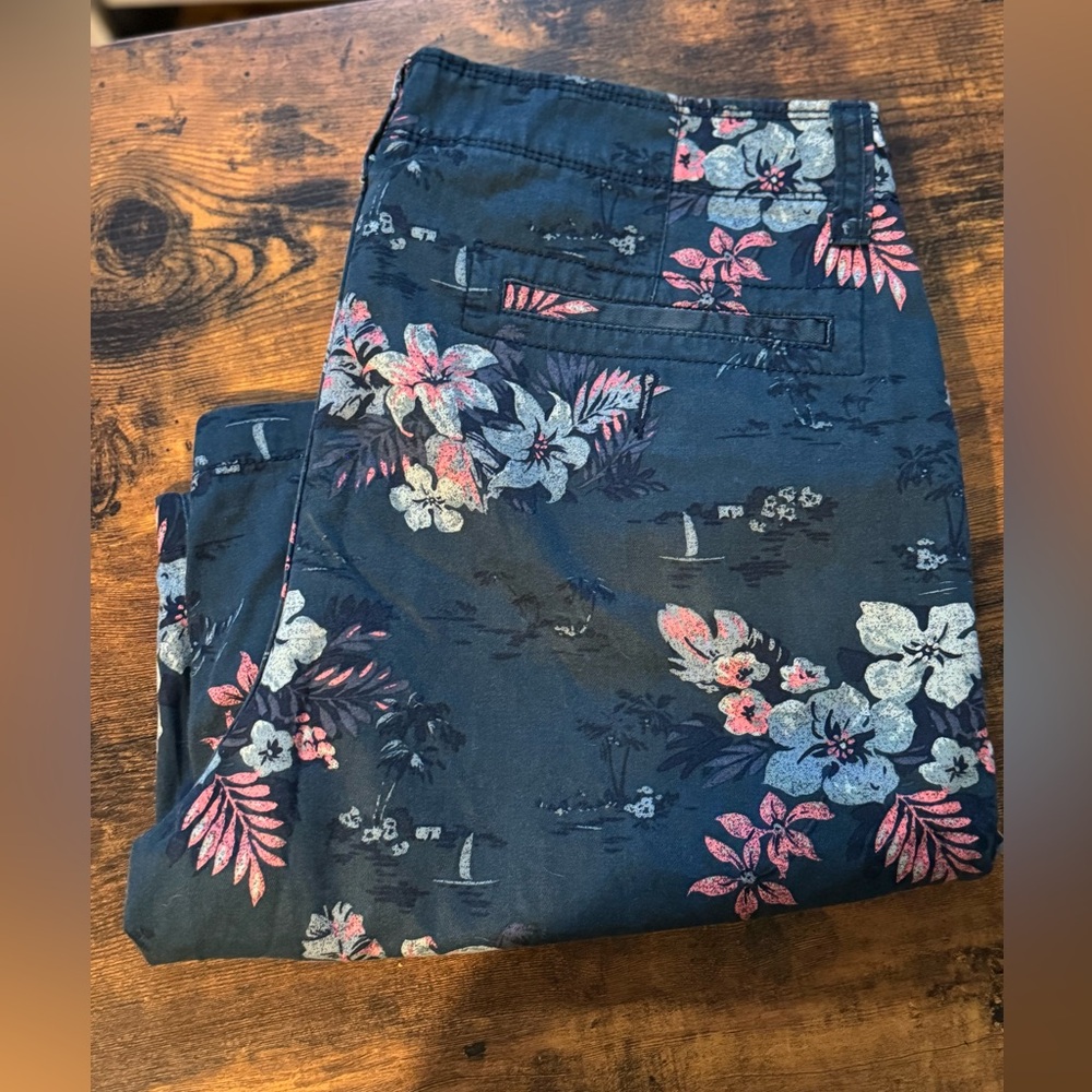 Men’s Hawaiian shorts